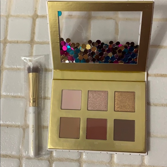 PUR Let The Good Times Roll Eye Palette & Brush - Picture 2 of 8